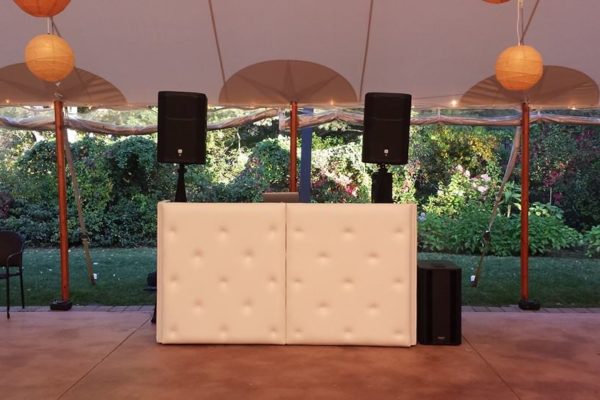Tufted-DJ-Booth-at-Willowdale